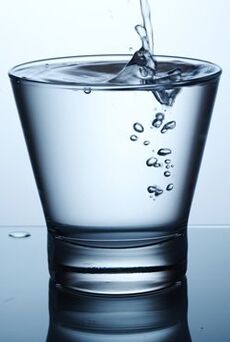The basis of a lazy diet for weight loss is clean drinking water without gases